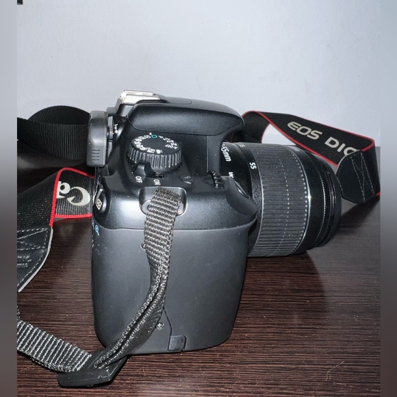 Canon EOS Rebel T3 - Picture 4 of 7